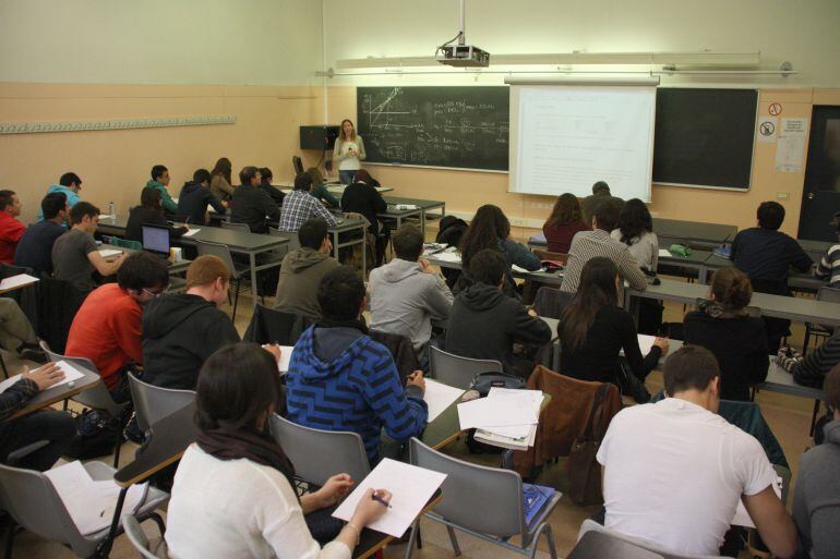 Classe en una aula universitària