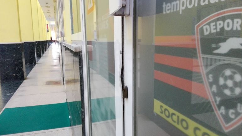 Puertas forzadas de los comercios de la estación de autobuses de Zamora