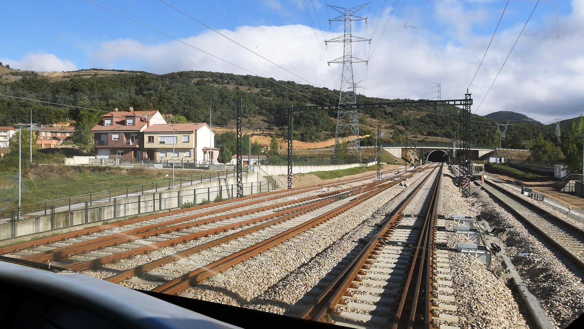 Entrada del tunel de la variante ferroviaria de Pajares, correspondiente a la línea de alta velocidad León-Asturias