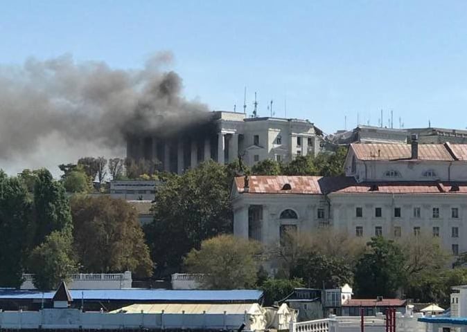 Imagen del edificio del Estado Mayor de la Flota del Mar Negro en Sebastopol después del ataque