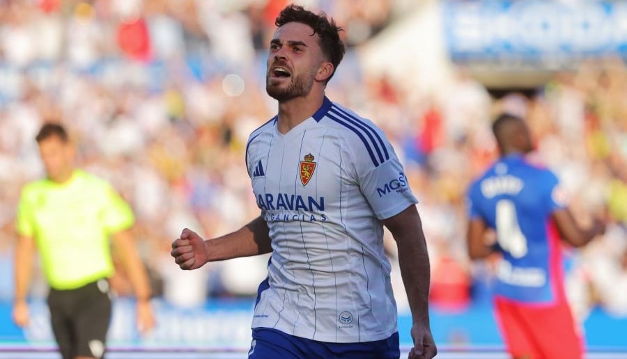 Mario Soberón, celebrando un gol con el Real Zaragoza.