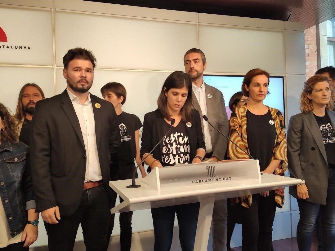 Gabriel Rufián y Marta Vilalta durante su intervención ante los medios para valorar la sentencia 