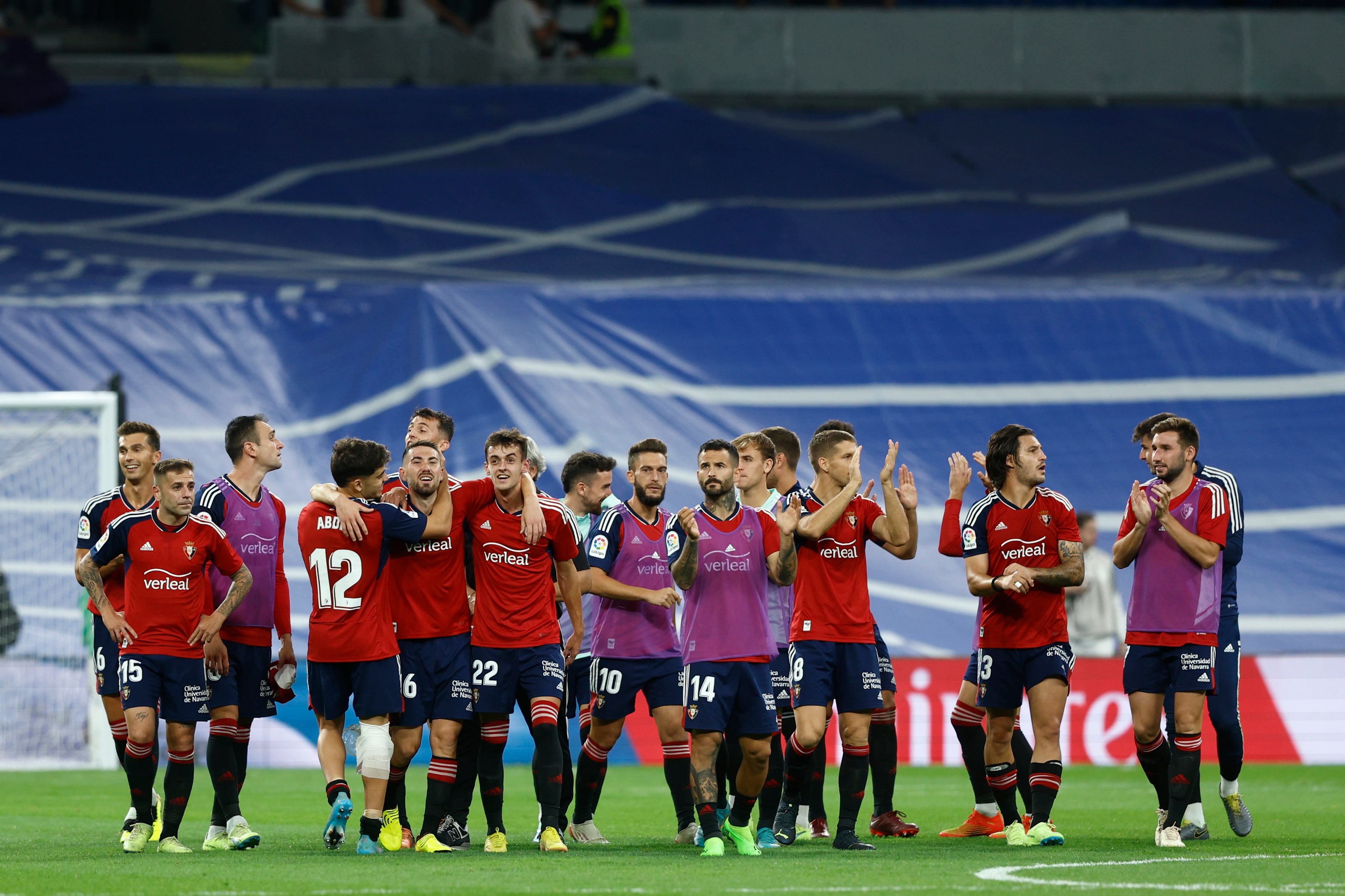 Los jugadores de Osasuna celebran el empate conseguido ante el Real Madrid en su última visita al estadio Santiago Bernabéu