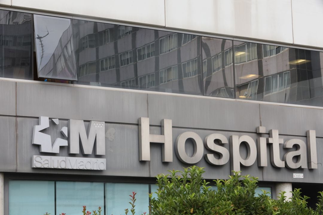 Fachada del Hospital de La Paz, en Madrid (España), a 15 de septiembre de 2020. La Comunidad de Madrid comienza desde hoy la vacunación de los 150 participantes madrileños voluntarios en el ensayo clínico en fase 2 de la primera vacuna contra el COVID-19.