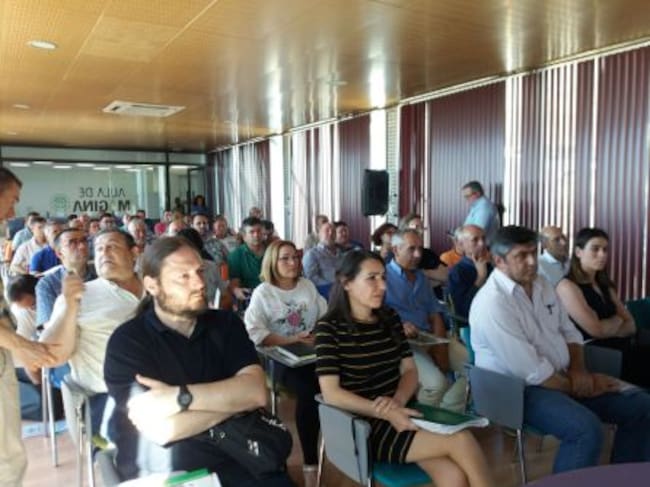 Vista del numeroso público, que llenaba el 'Aula Mágina'