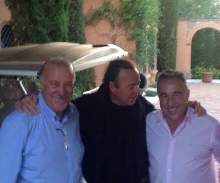 Con Julio Iglesias y Vicente del Bosque