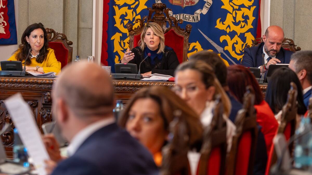 Nueva polémica en el Pleno del Ayuntamiento de Cartagena entre la alcaldesa Arroyo y el concejal López Escolar de MC