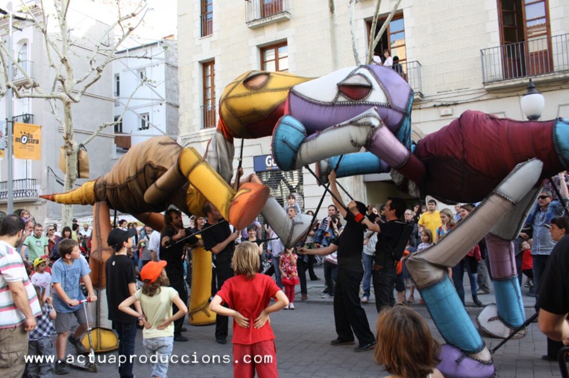 Actuación de &quot;Les Nomades&quot;