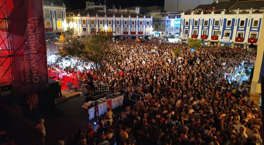 Más de 9.000 personas asistieron al concierto de &quot;Camela&quot; en la 66 edición de las Fiestas del Vino de Valdepeñas (Ciudad Real) 