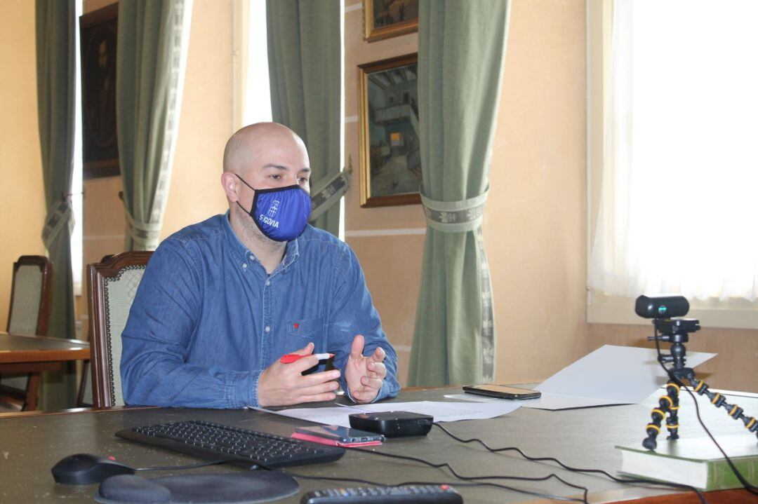Ángel Galindo, potavoz IU, en rueda de prensa. Foto Archivo