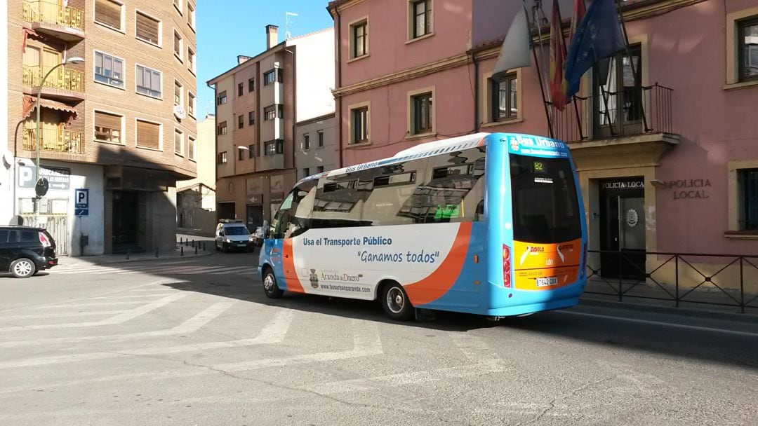 Uno de los autobuses urbanos de Aranda de Duero