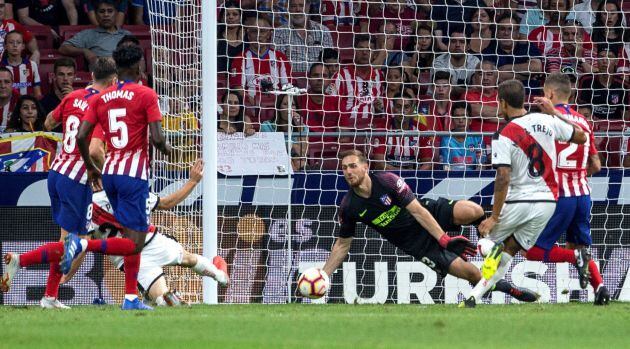 Oblak tuvo que salir al rescate del Atlético en los últimos minutos.