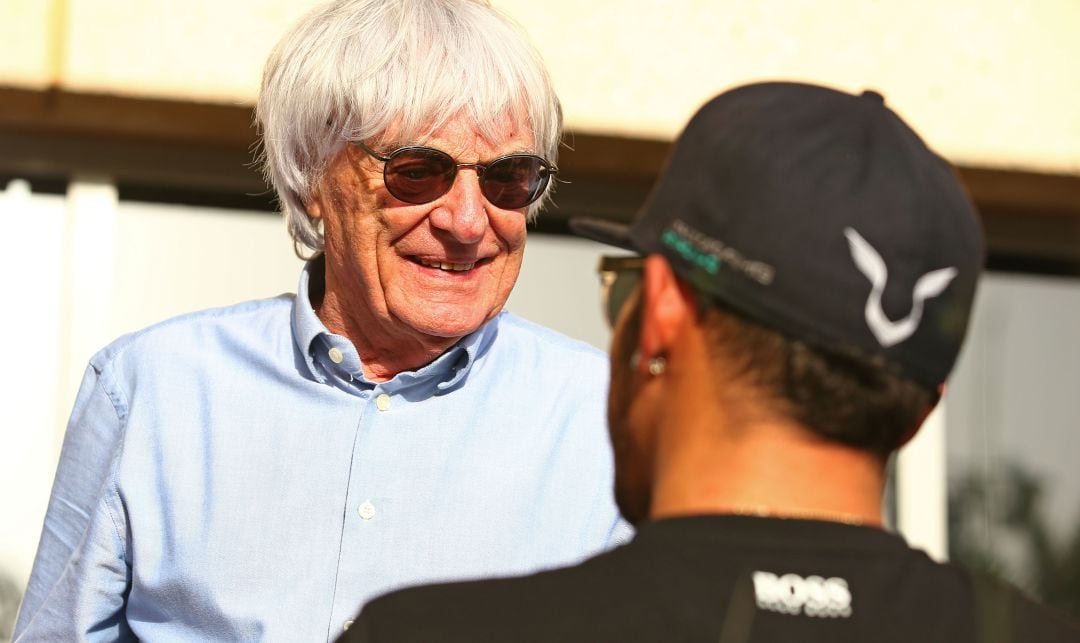 Bernie Ecclestone, junto a Lewis Hamilton en una imagen correspondiente a 2015.