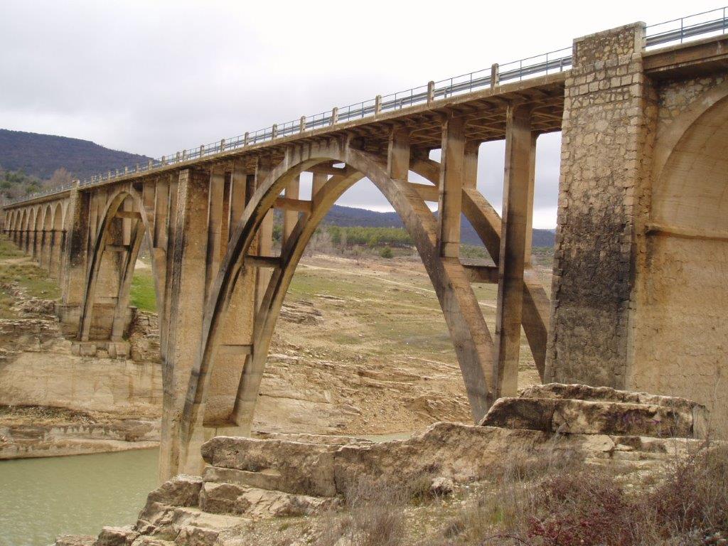 Viaducto sobre el embalse de Entrepeñas