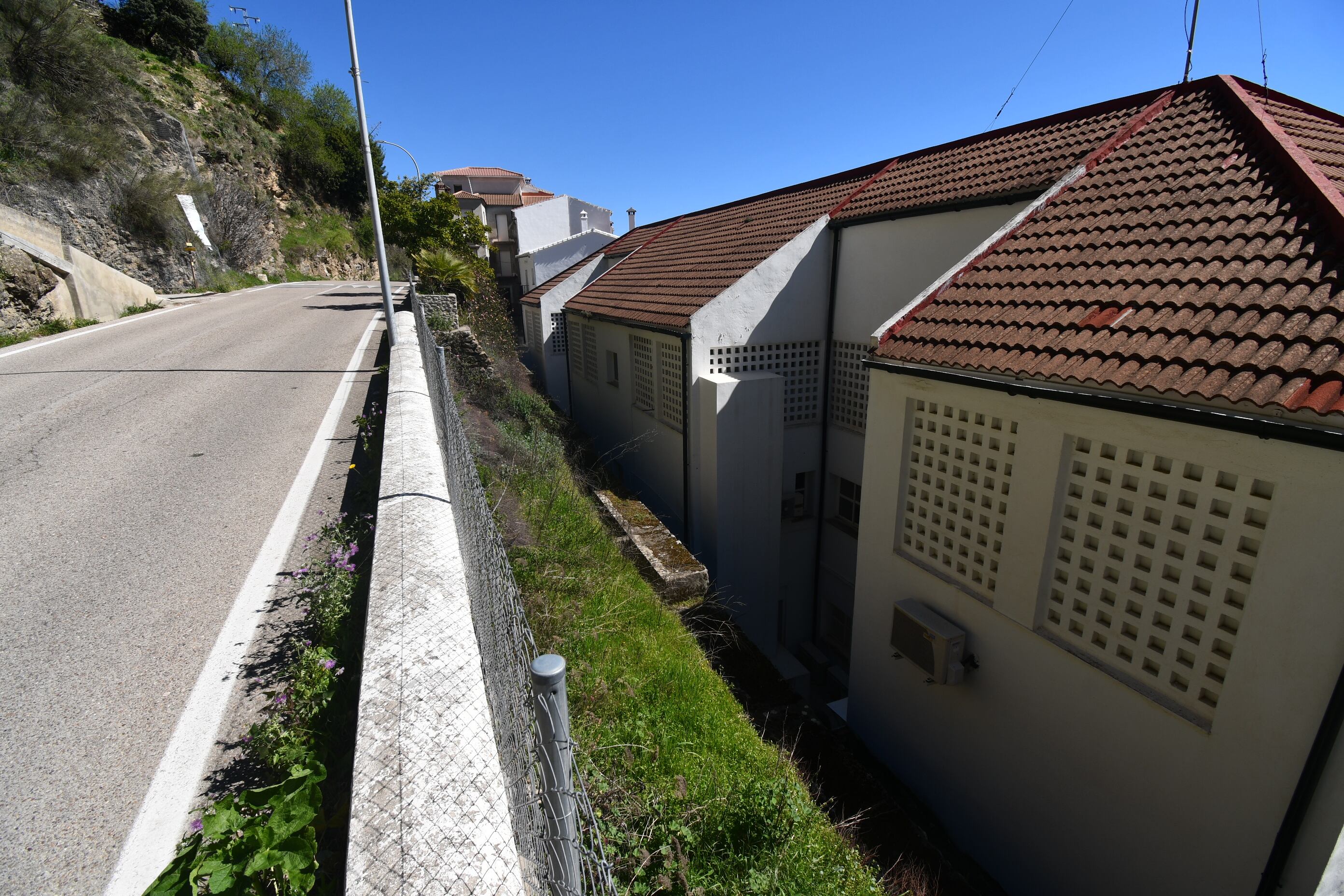 Imagen del exterior del Centro de Salud de Algatocín