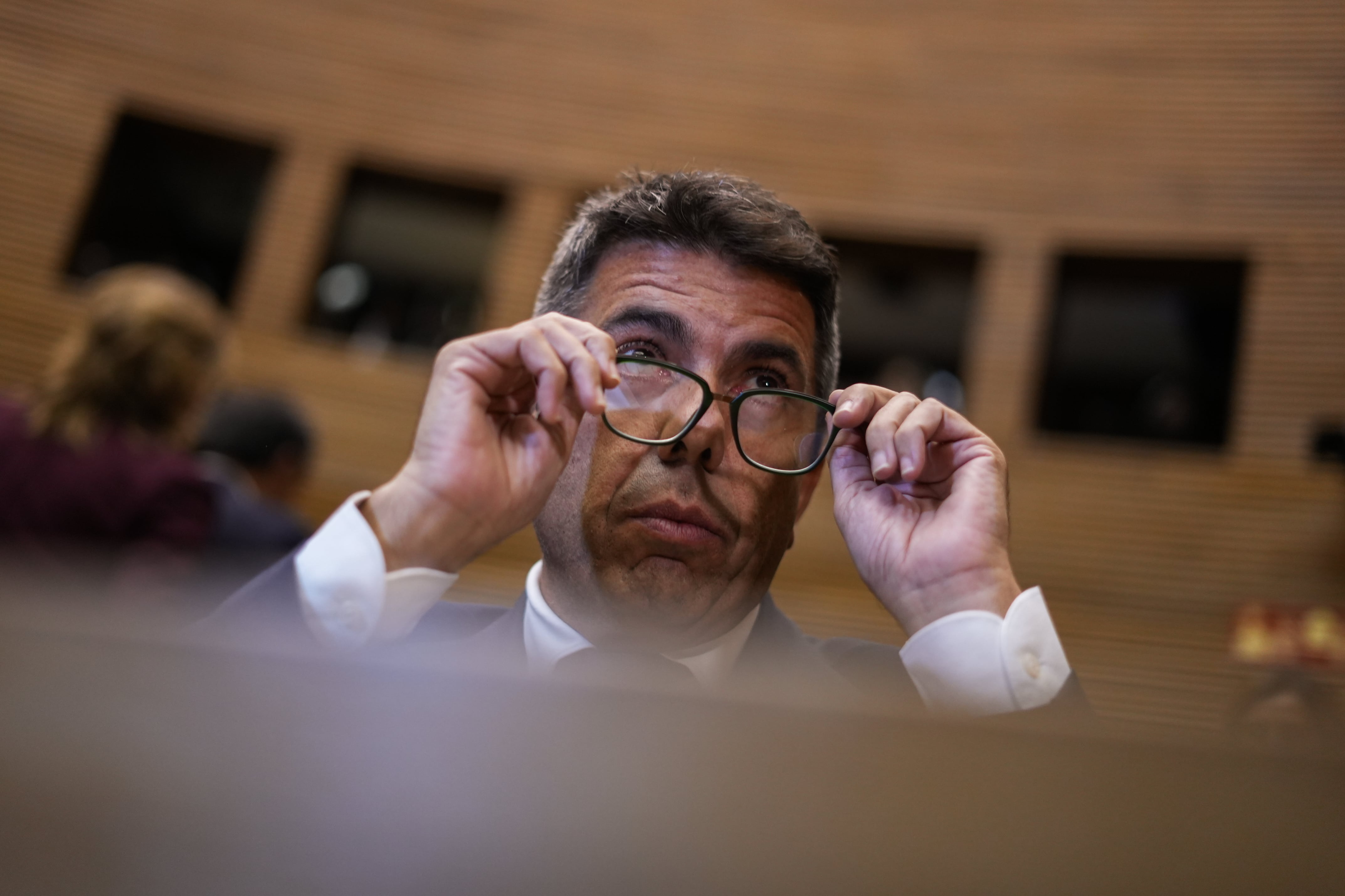 Carlos Mazón durante el pleno de investidura de su sucesor, Juanfran Pérez Llorca, en Les Corts.