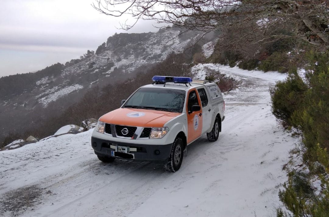 El servicio de Protección Civil de la Comarca de Tarazona pide precaución en los accesos al Moncayo por el manto de nieve que cubre los accesos. 