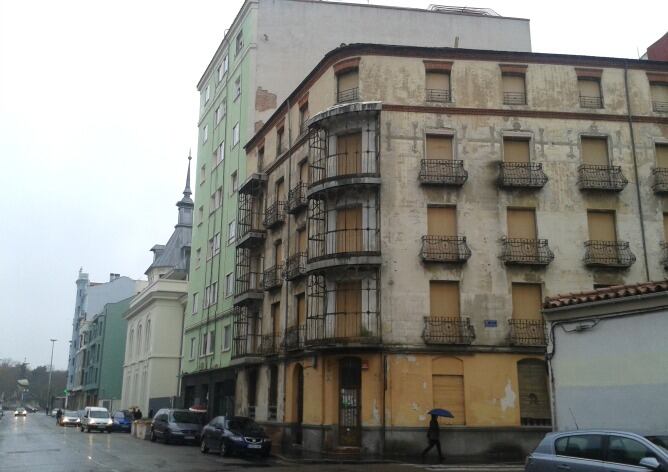 Imagen de la calle Estación, cuyos edificios deben pasar la Inspección Técnica con la nueva normativa