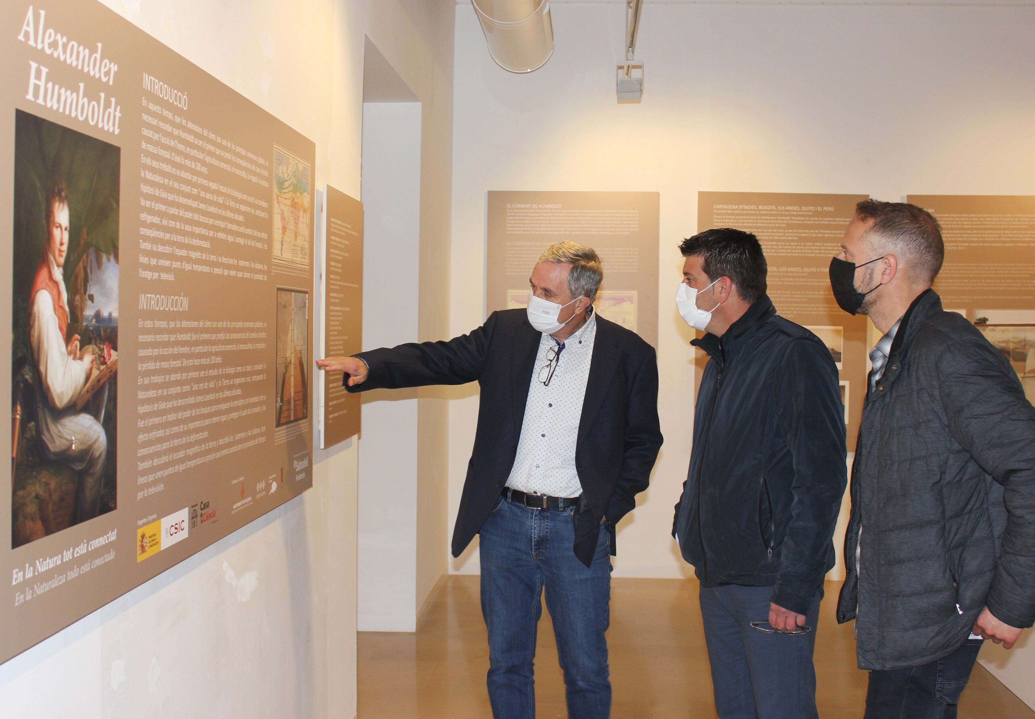 Jorge Rodríguez i Álex Borrell visiten l'exposició