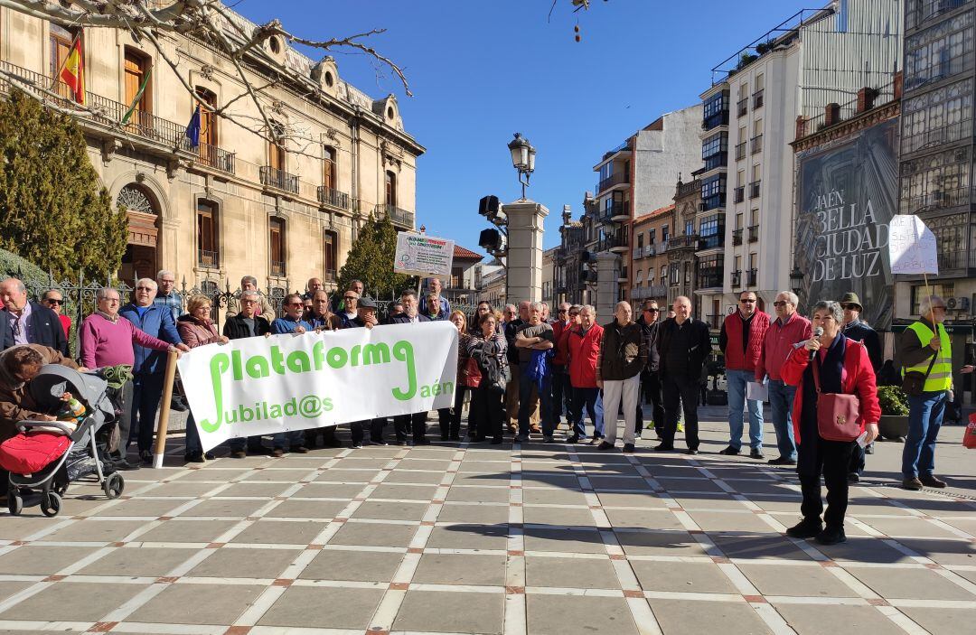 Concentración de los pensionistas en la plaza de San Francisco.