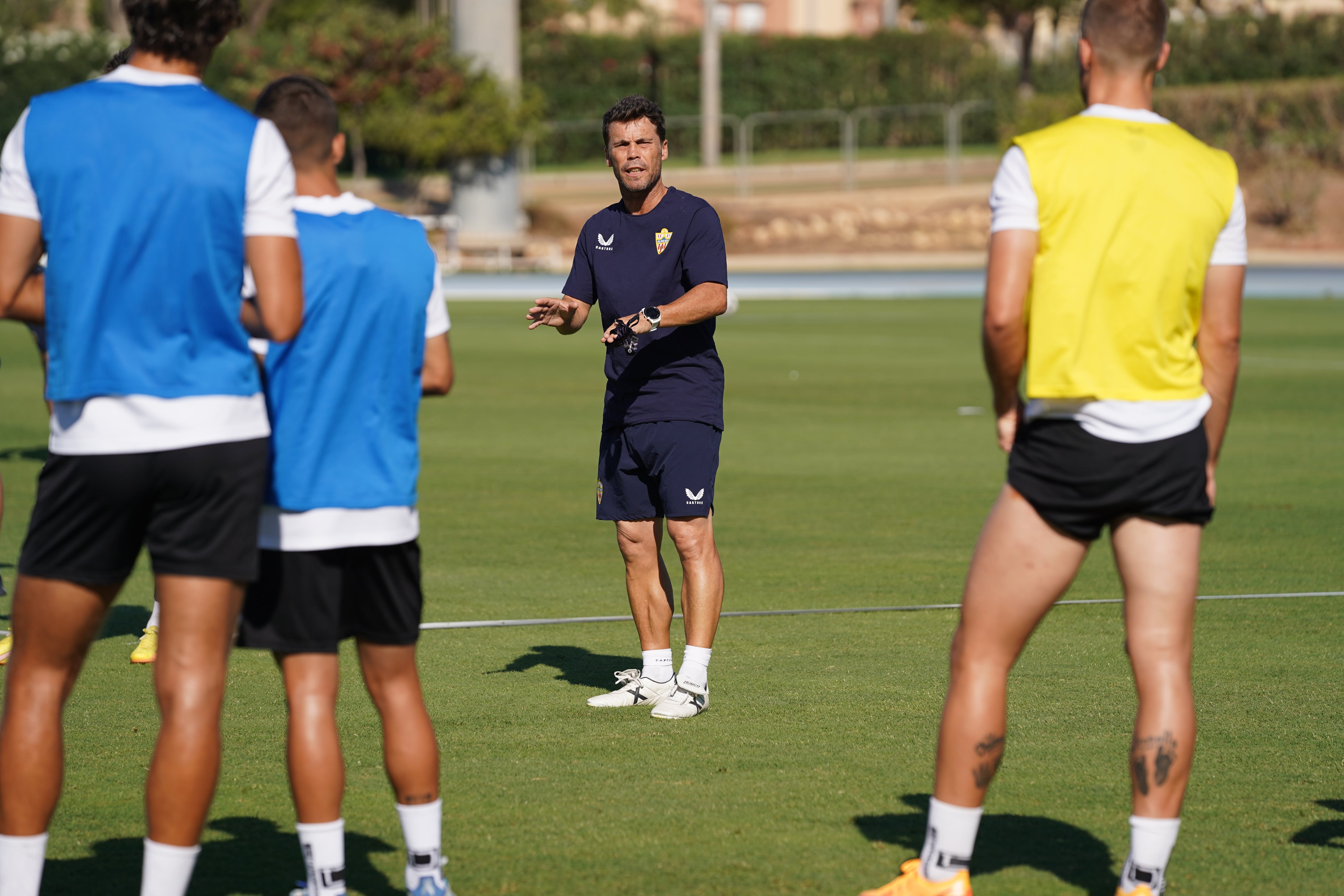 Rubi preparando la visita al Martínez Valero.