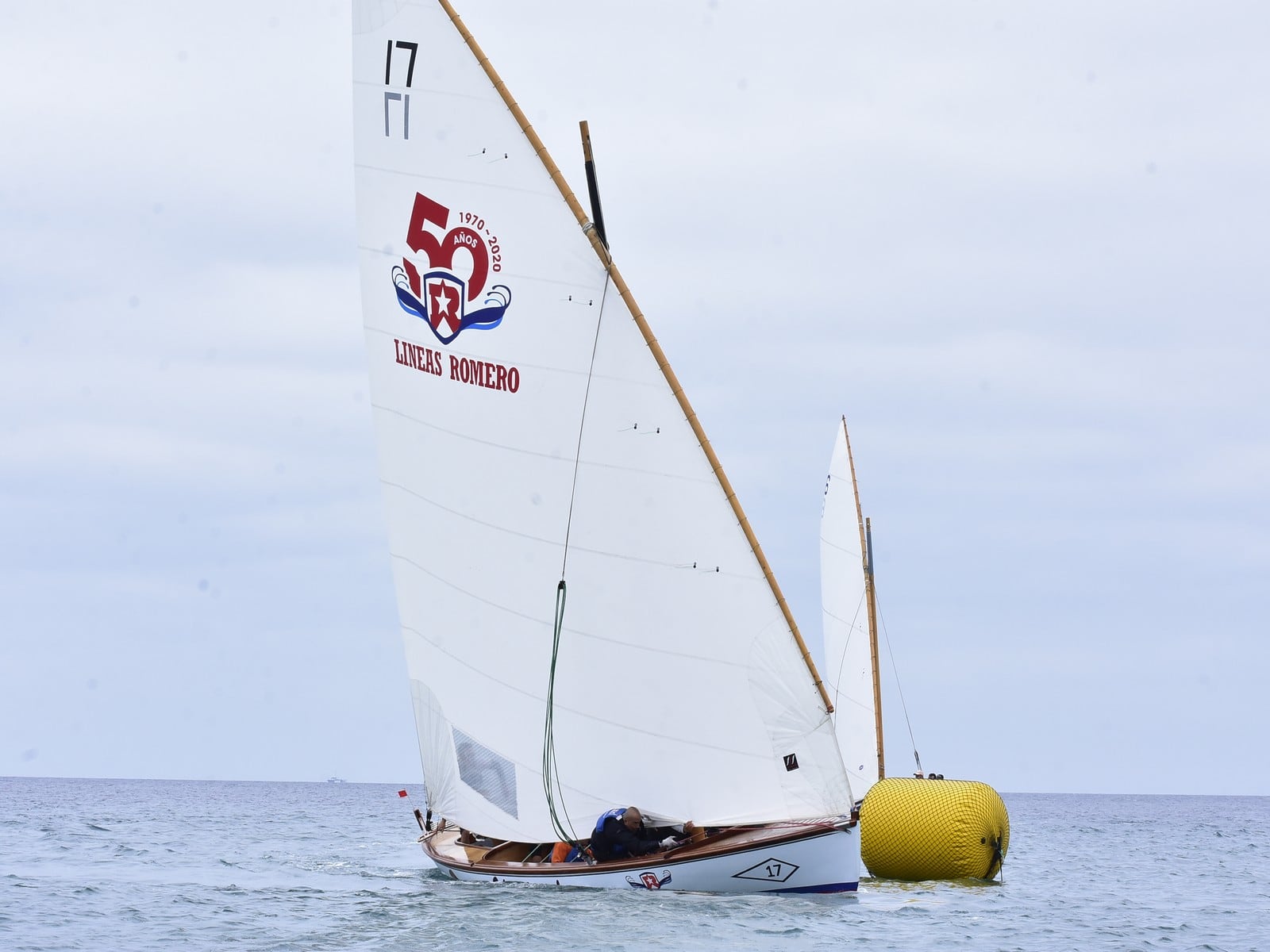 El Graciosero Líneas Romero en plena regata.