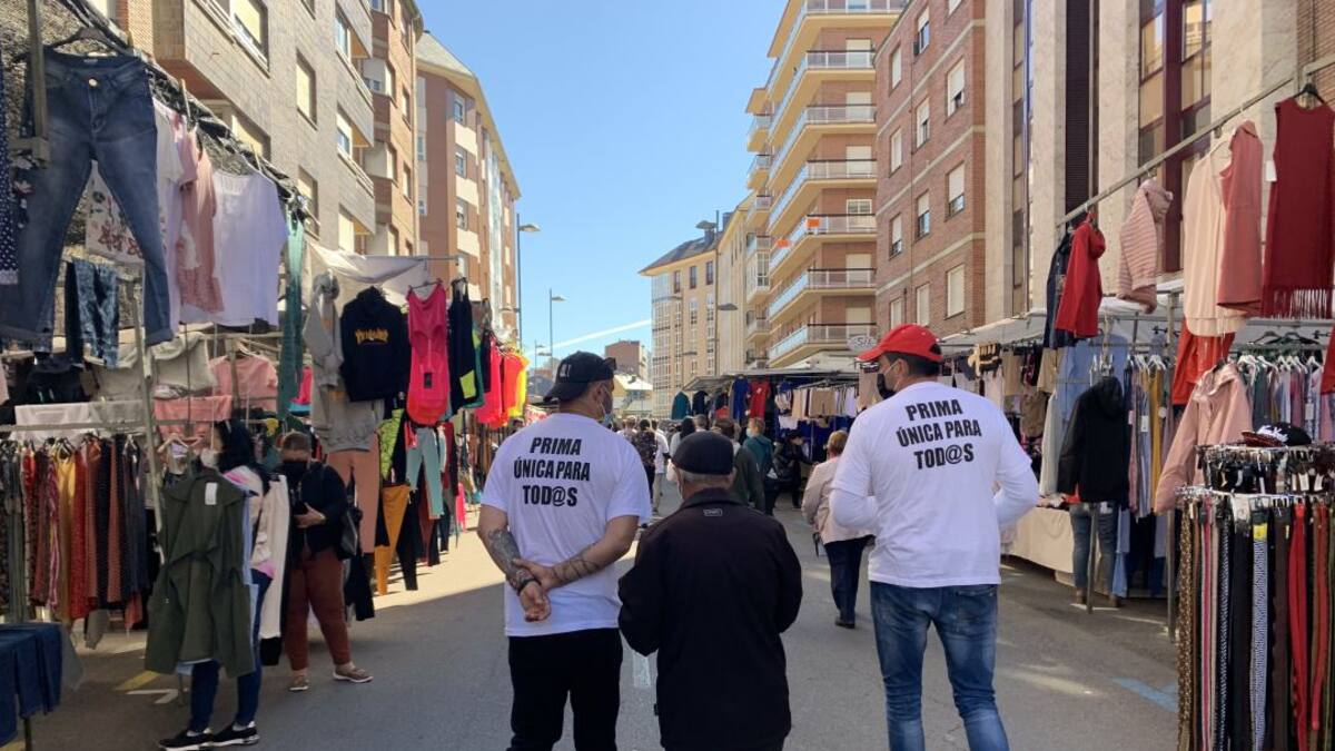 Aplausos y mensajes de ánimo para los trabajadores de Roldán en huelga indefinida