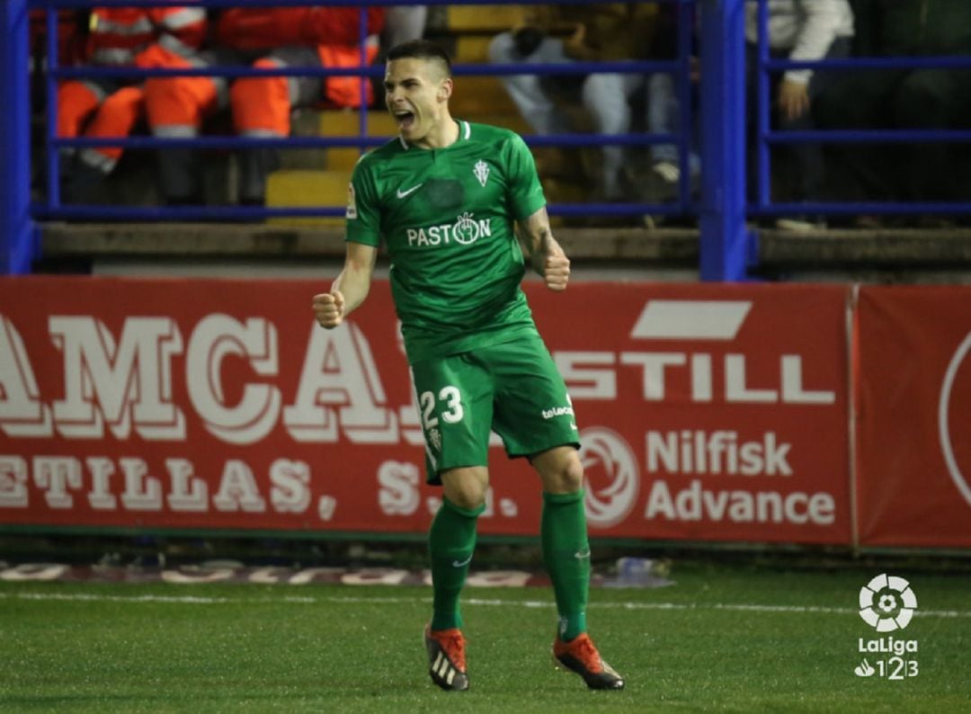 Djurdjevic celebra uno de sus dos goles en Almendralejo.