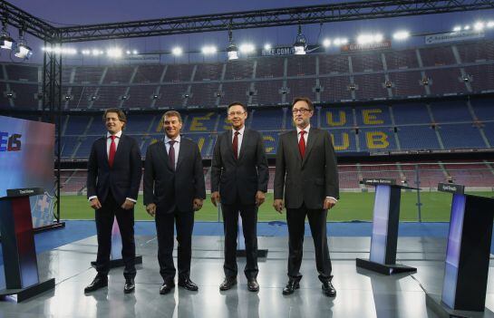 GRA442. BARCELONA. 14/07/2015.- Los candidatos del Fc Barcelona Toni Freixa (i1) Joan Laporta (i2) Agusti Benedito (d2) Agusti Benedito (d1) en el Camp Nou.antes del debate en TV3 .EFE/Alejandro García