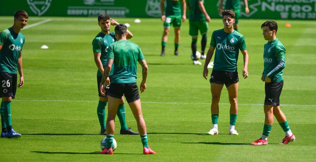 Siverio, Goñi, Camus y Martín Solar en un rondo de calentamiento durante la previa de un partido