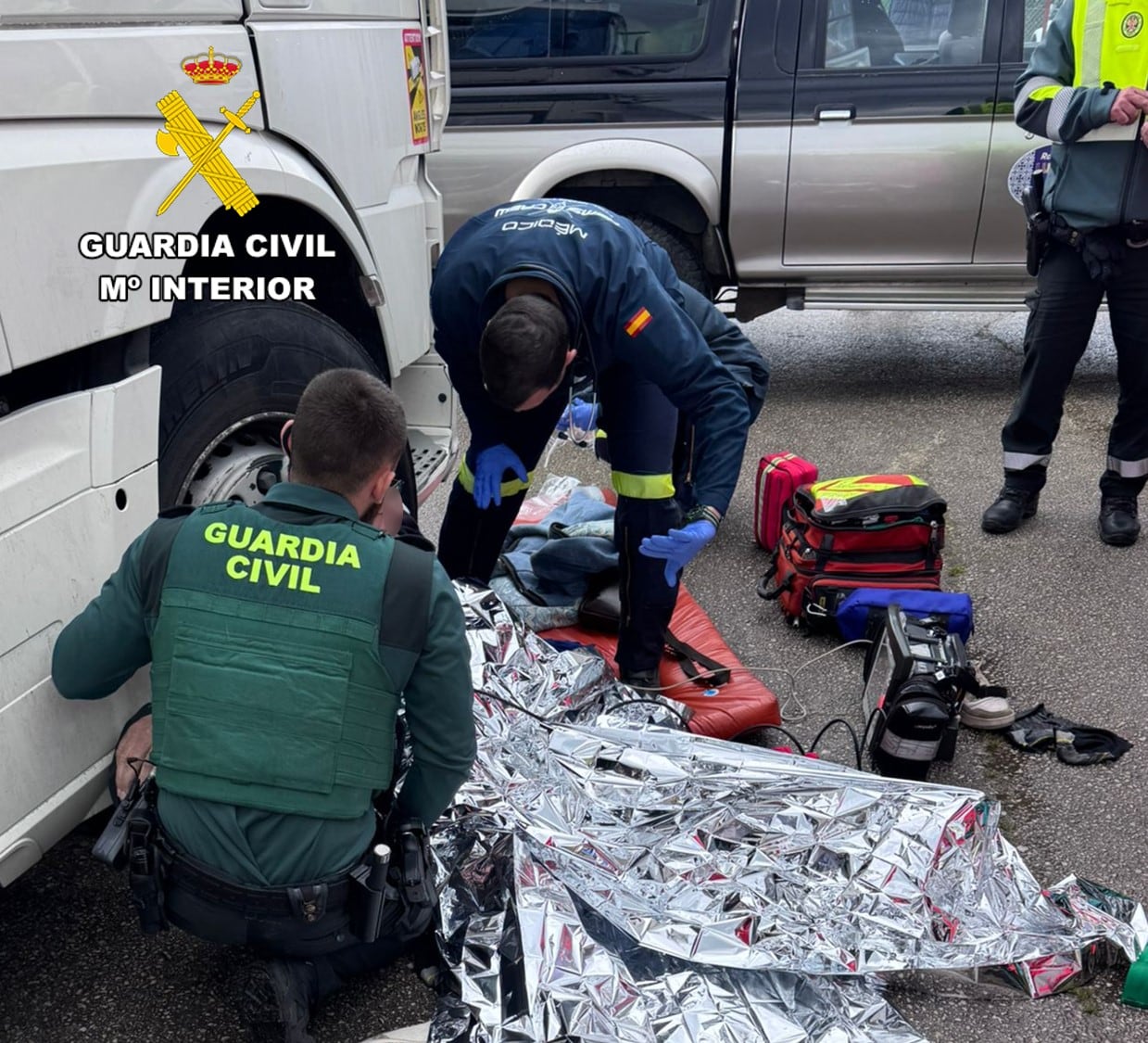 La Guardia Civil auxilia a un turista tras ser atropellado por un camión en Arija