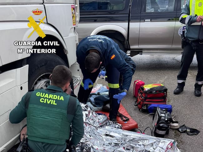 La Guardia Civil auxilia a un turista tras ser atropellado por un camión en Arija