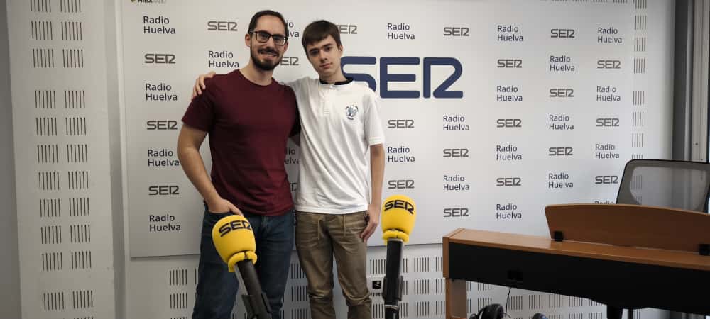 Cristian David Moya Trillo, pianista onubense junto a su profesor Alejandro Peña