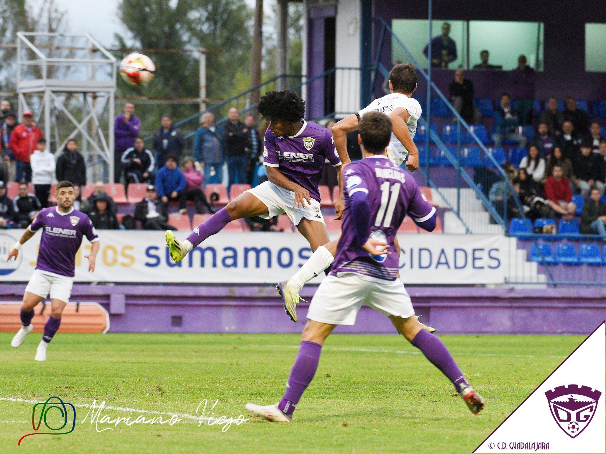 Guadalajara 1 Segoviana 1 Pineda cabecea ante la atenta mirada de Cheki y Nanclares