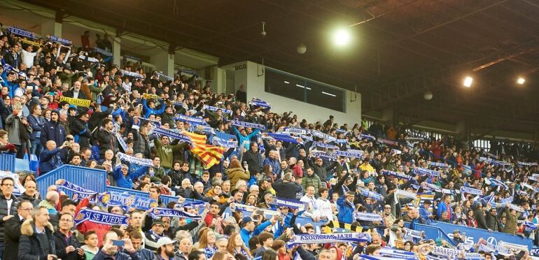 Un imagen de ambiente en las gradas de La Romareda