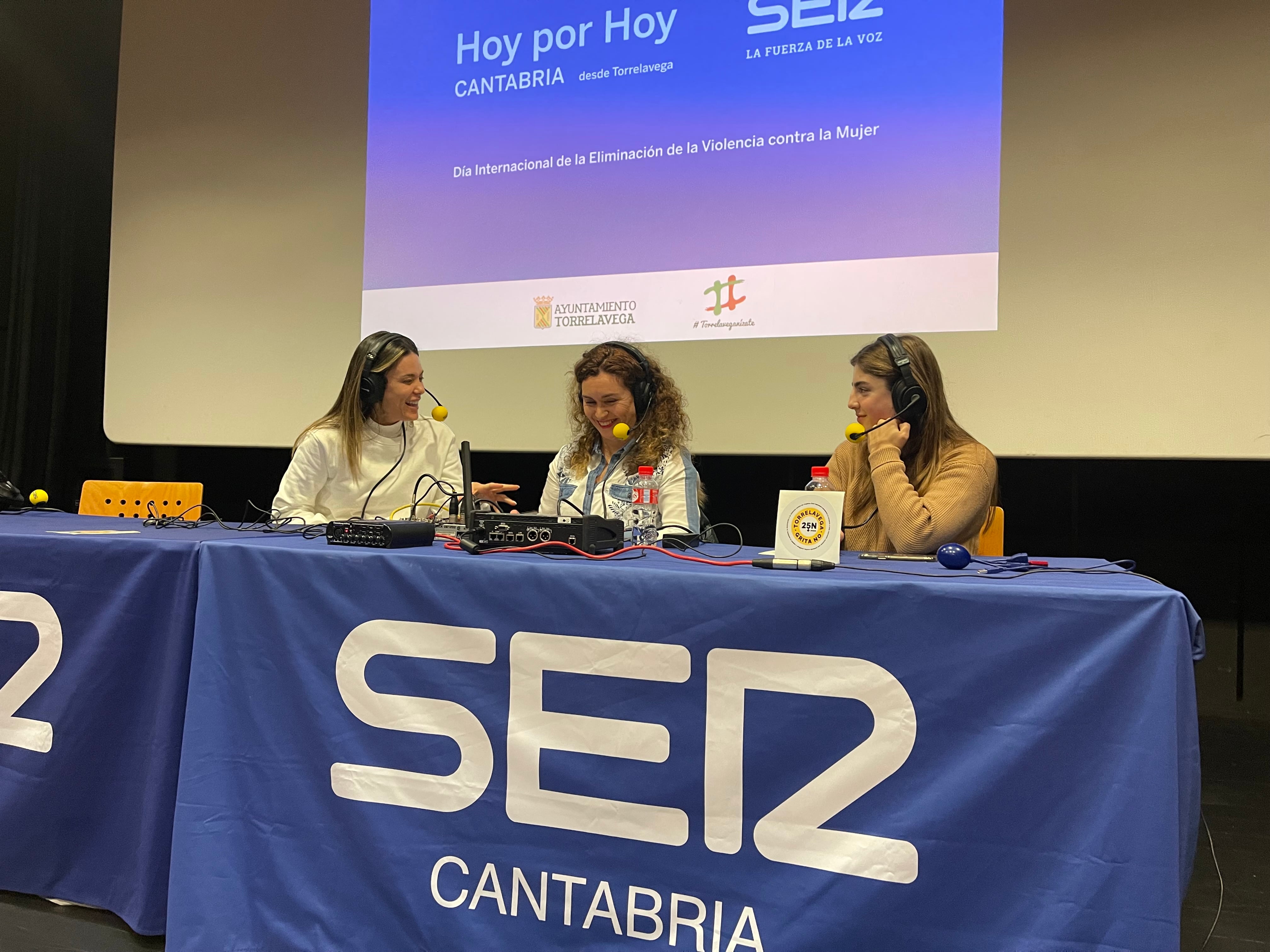 Lorena Gómez con María Gutiérrez y Ana Bringas.