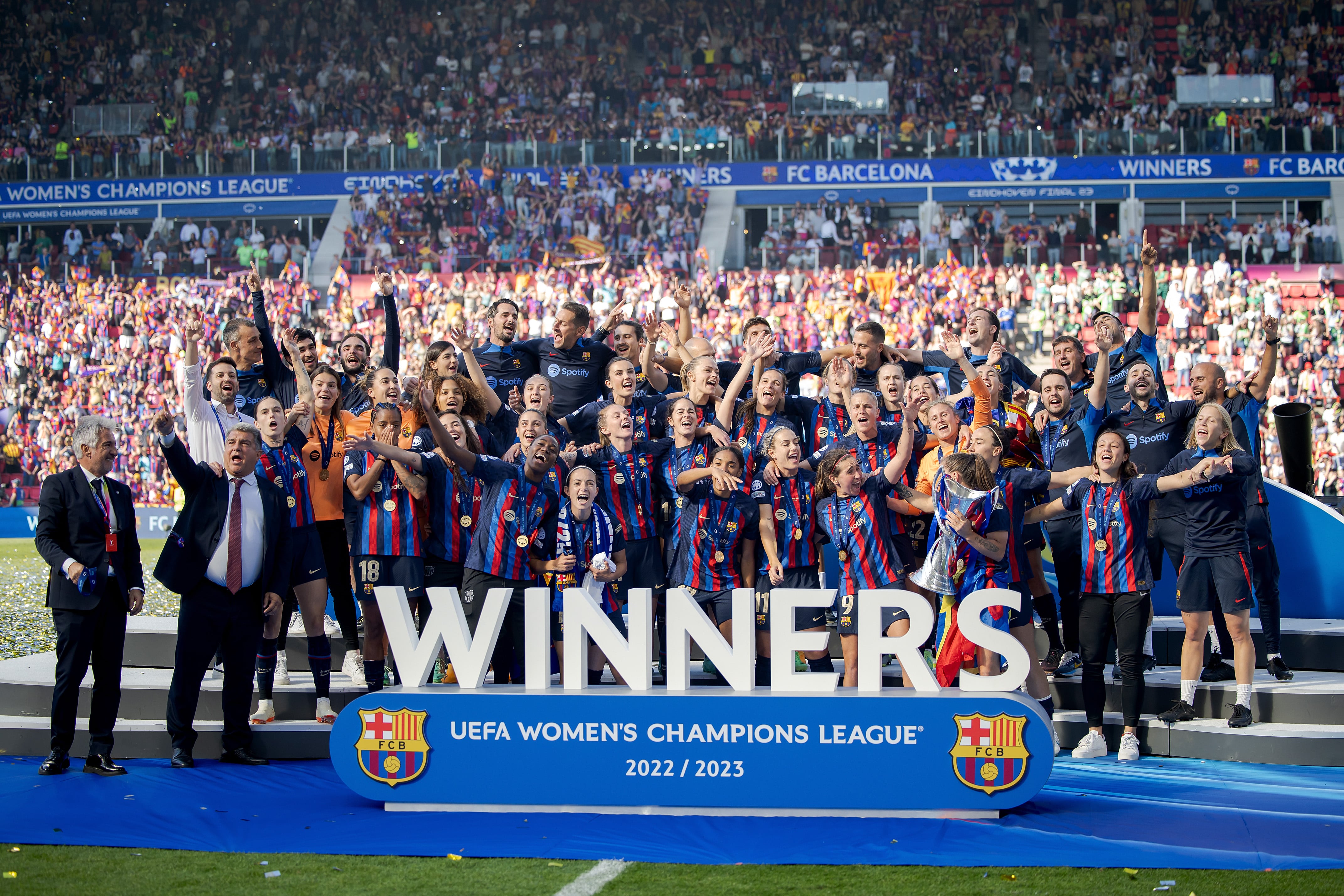 Jugadoras del FC Barcelona femenino con la Champions