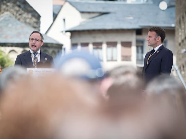Un moment del discurs del cap de Govern a la plaça del Poble davant el copríncep francès, Emmanuel Macron