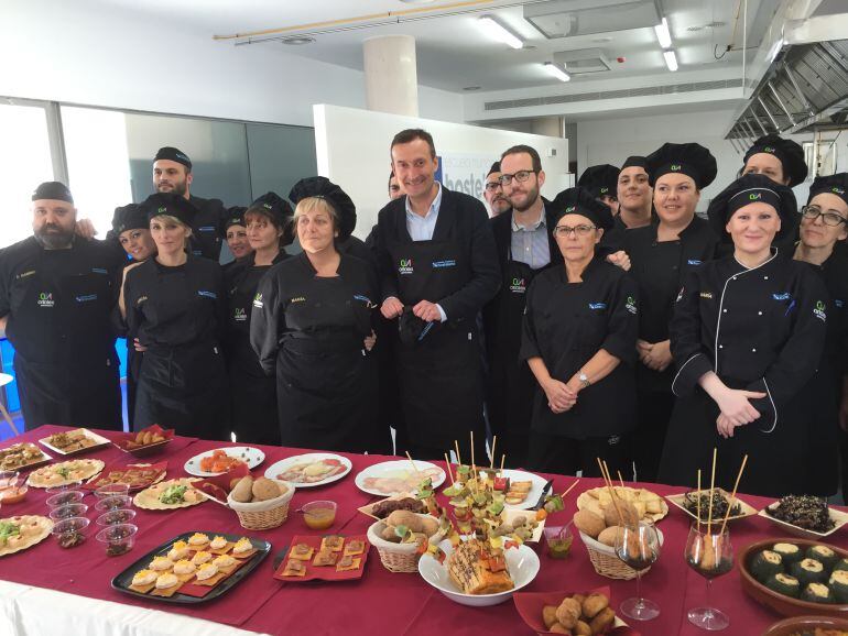 El alcalde ha clausurado el curso de cocina