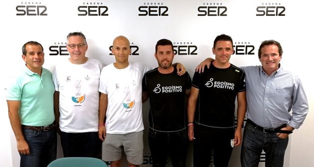 Con las camisetas blancas: Francisco Belmonte y Rafael J Martín. Y con las camisetas negras: Abel Torres y Jona Díaz