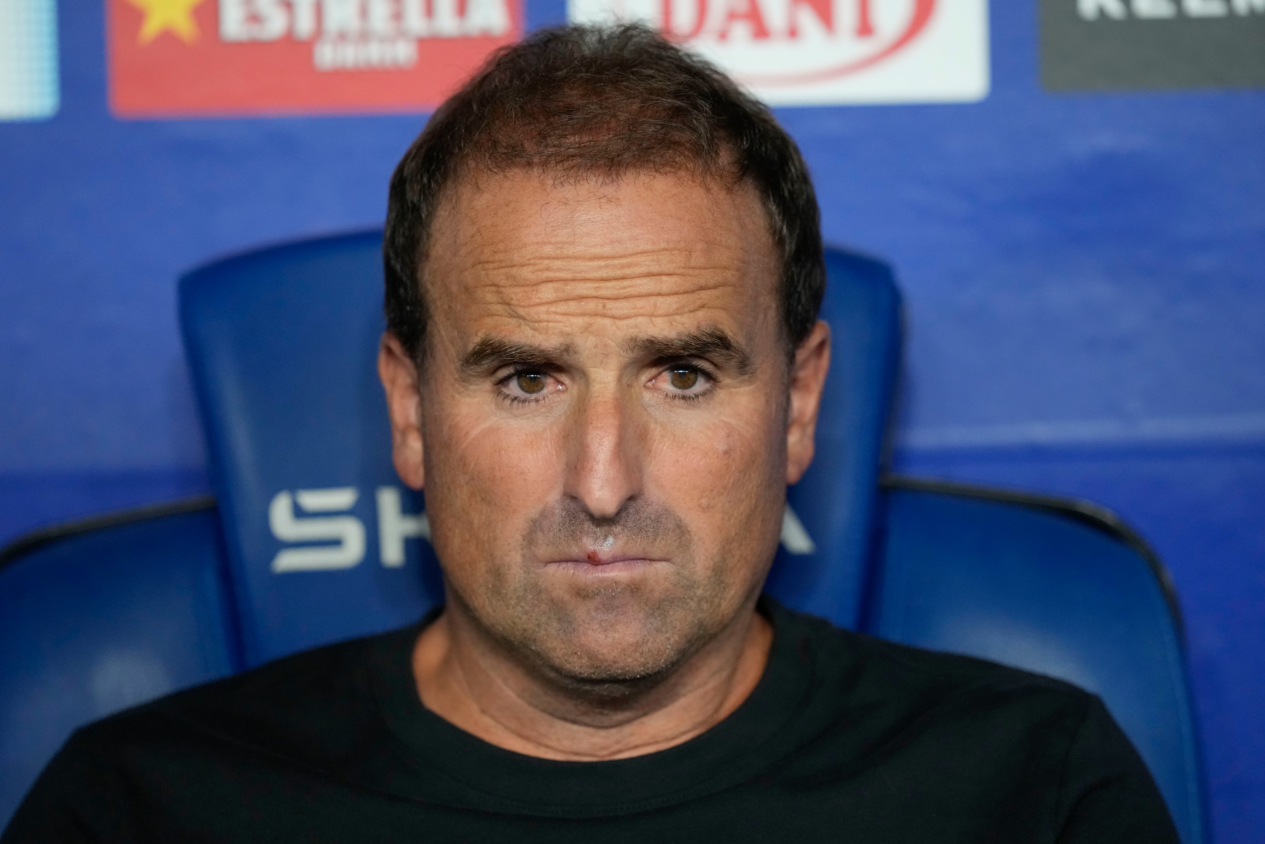 BARCELONA, 15/09/2025.- El entrenador del Mallorca, Jagoba Arrasate, antes del partido de LaLiga de fútbol que RCD Espanyol y RCD Mallorca disputan este lunes en el RCDE Stadium de Barcelona. EFE/Enric Fontcuberta