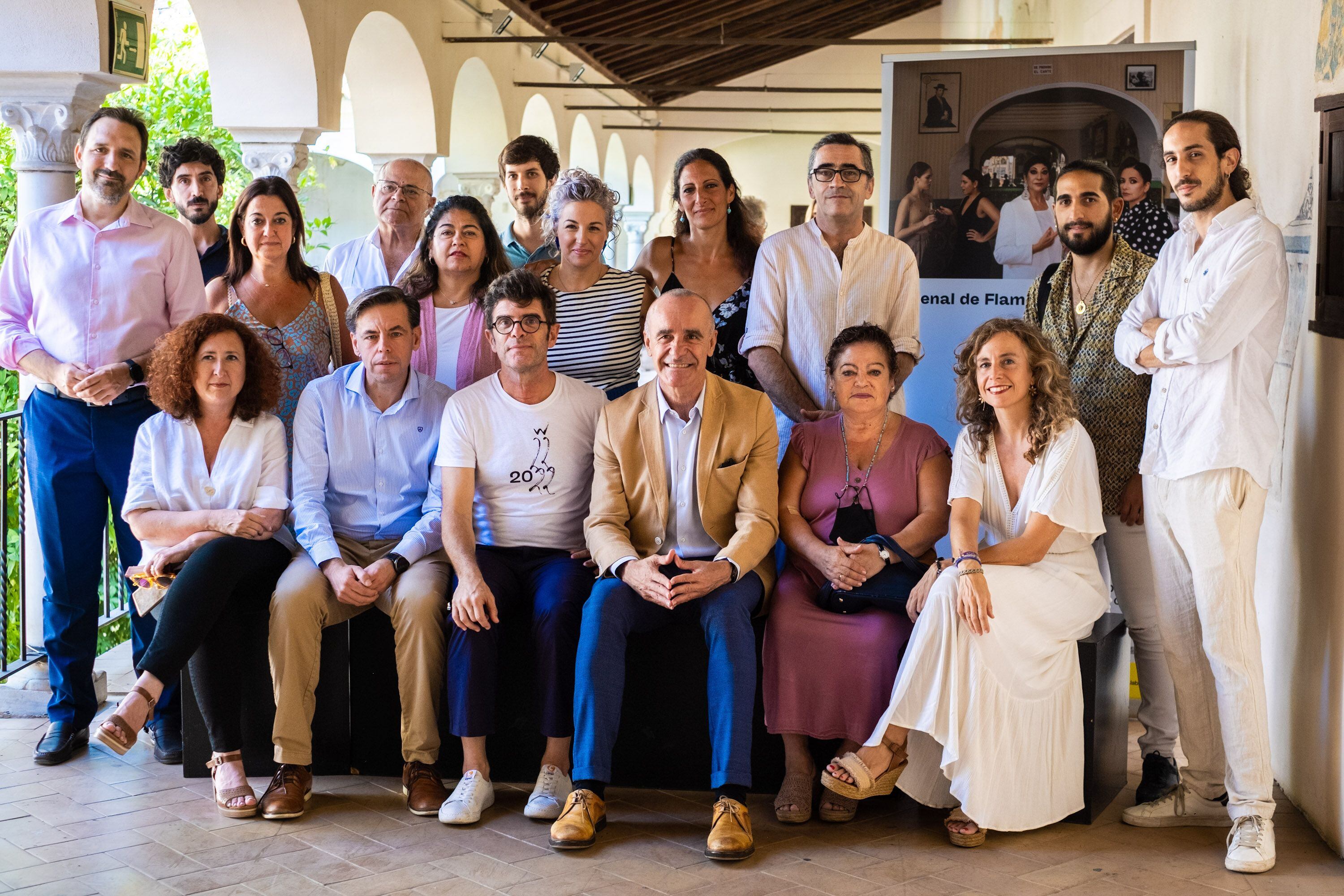 El equipo de la Bienal de Flamenco, con el alcalde a la cabeza, tras la presentación del ciclo &#039;Flamenco por Distritos&#039;