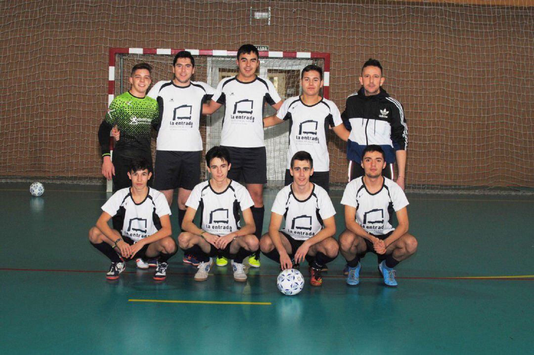 Los integrantes de La Entrada, equipo juvenil de fútbol sala de Peñafiel, que compite en la Liga Asofusa.