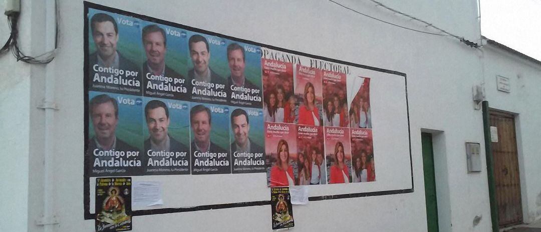 Carteles de una anterior campaña de las autonómicas. 