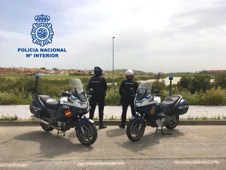 Agentes de la policía nacional de servicio en Jerez