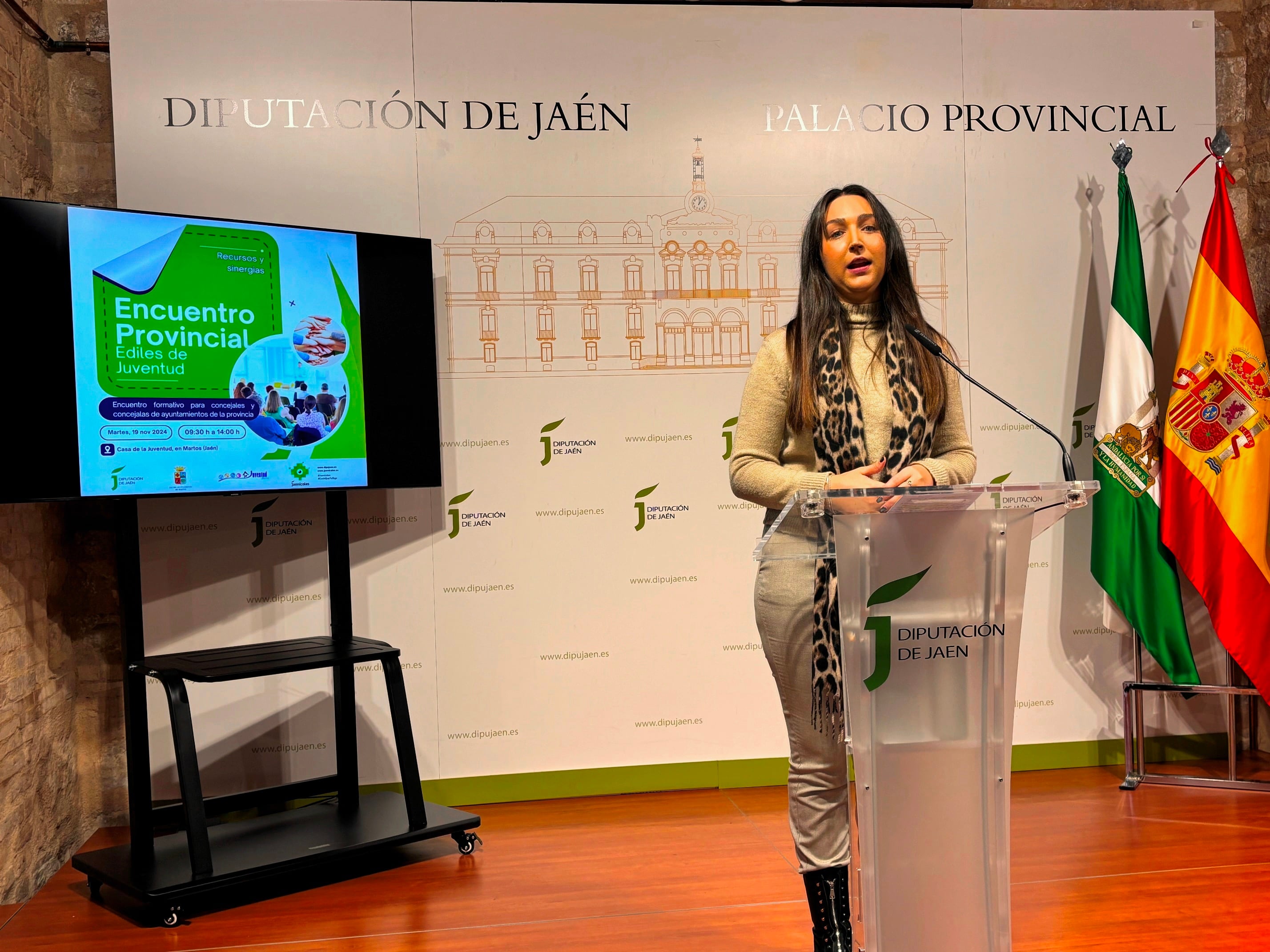 La diputada de Juventud, María Dolores Ruiz, durante la presentación del encuentro de concejales.