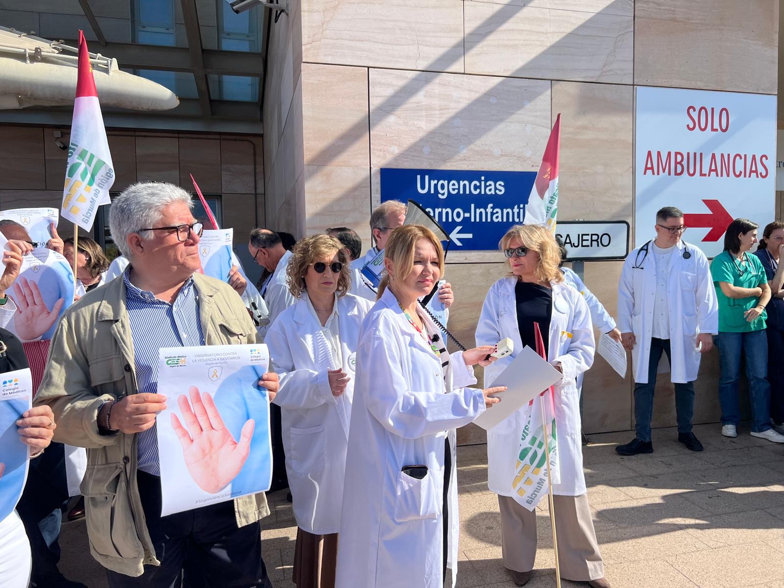 Los sanitarios de la Región piden más seguridad en los centros hospitalarios y en los centros de atención primaria