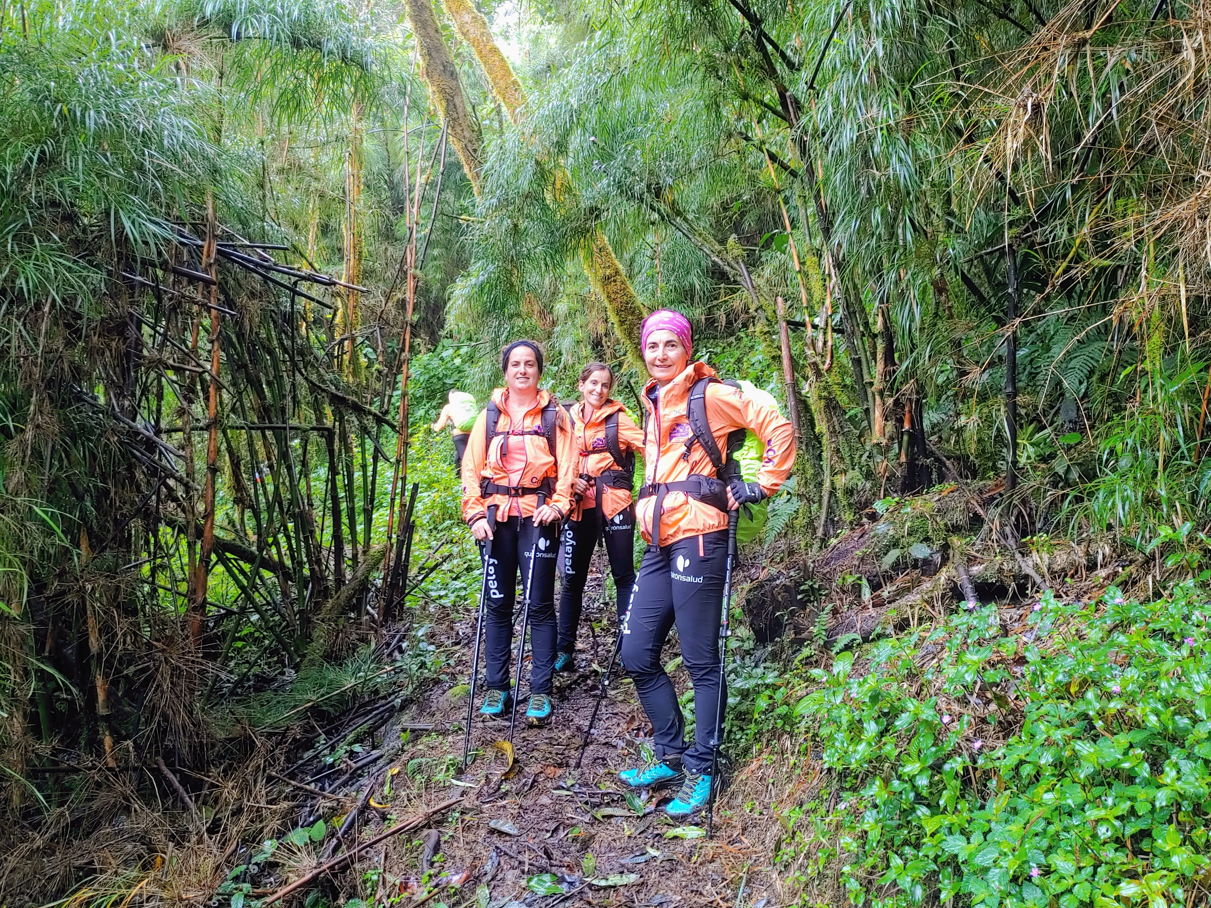 Las participantes del Reto Pelayo Vida, durante la etapa de trekking