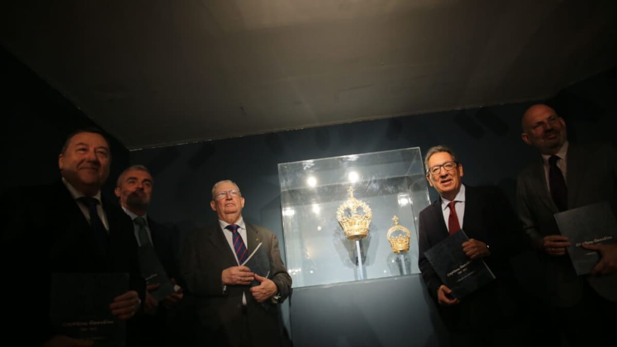 El Consejo de Cofradías recuerda al orfebre Cayetano González con una exposición en Cajasol