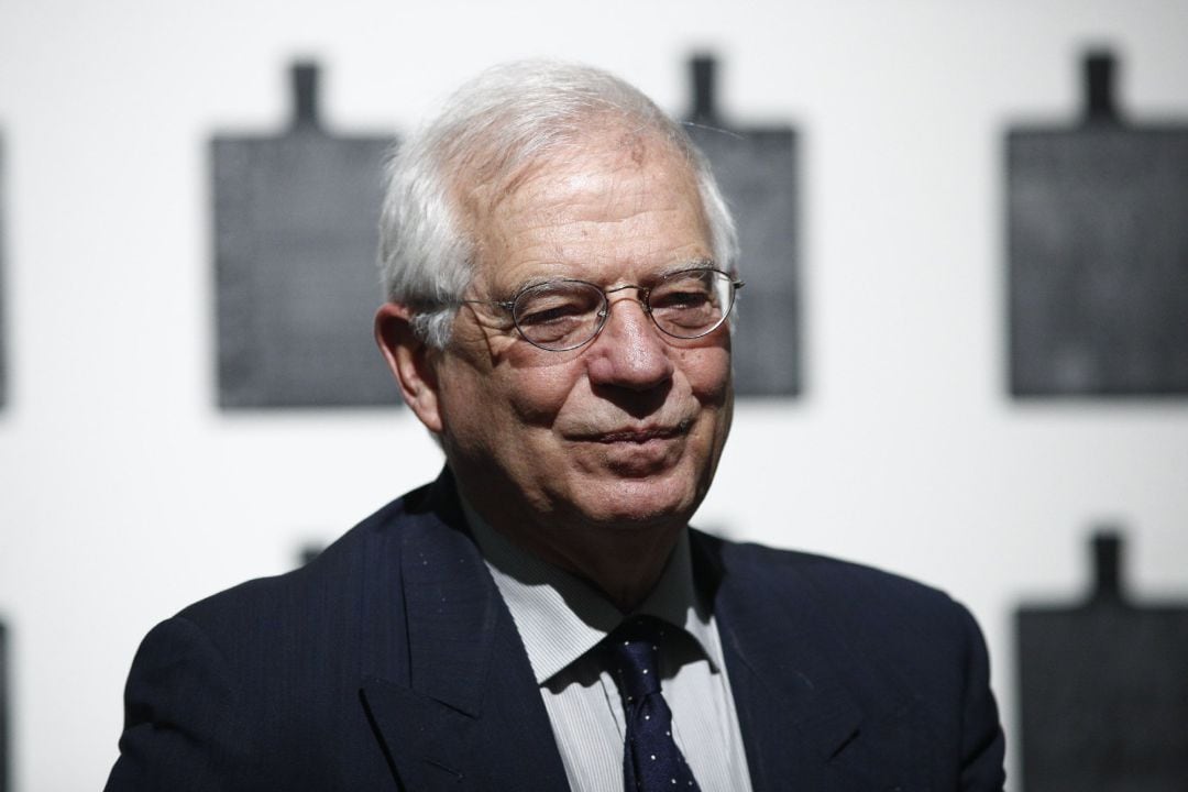 El ministro de Asuntos Exteriores, Josep Borrell, inaugura una exposición en la Casa Árabe